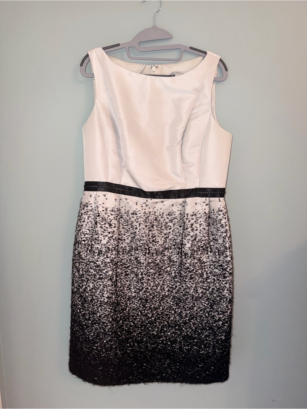 Carmen Marc Valvo White to Black Ombre Sleeveless Sheath Dress